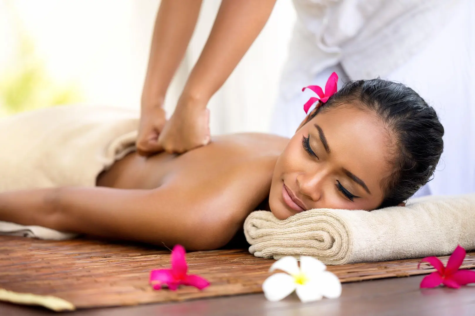 Balinese massage in Gomti Nagar Lucknow with aromatherapy at Relaxio Spa